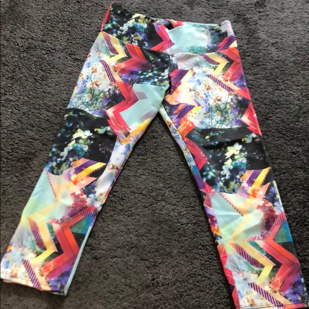 Cropped workout leggings size S brand Onzie